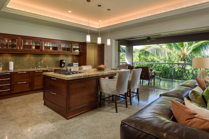 HO’OLEI DESIGNER VILLA24-4 AC WIFI BEACH POOL WALK gallery image 3