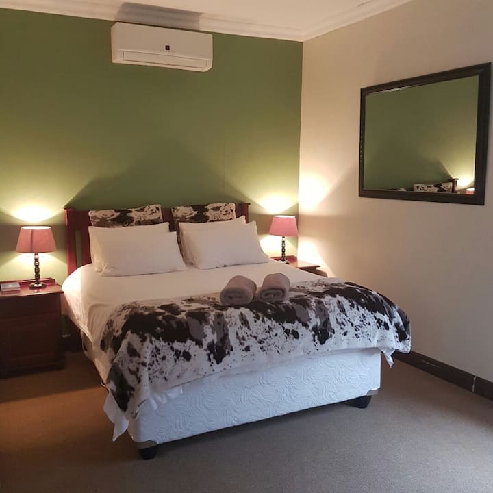 Sve sobe imaju bračne krevete (širine 150 - 179 cm).