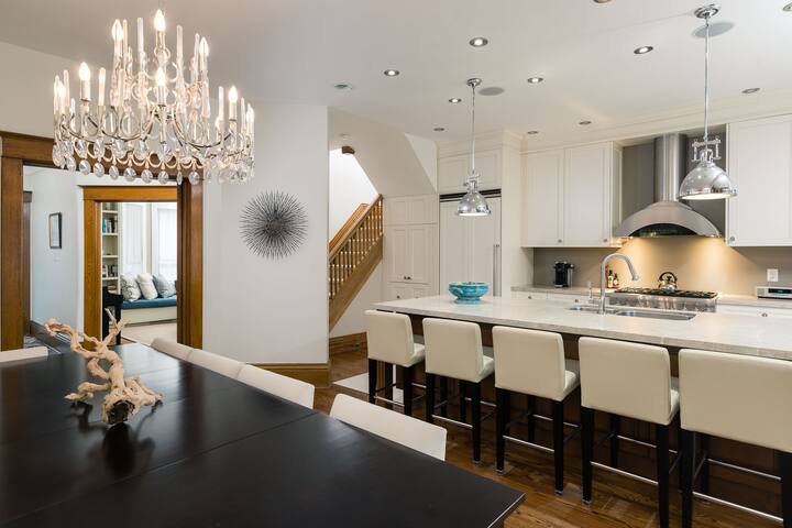High Park Home the perfect blend of Old & New. gallery image 3
