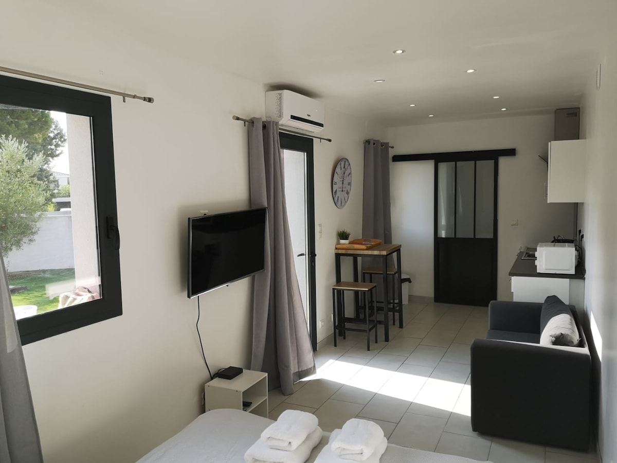 Airbnb performant: Air-conditioned studio AGDE, 750 m from the beach. à Agde