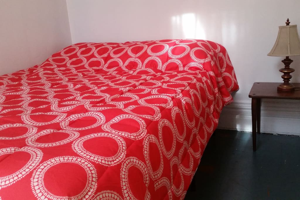 Air BnB bedroom. 60 square feet. Full Mattress.
