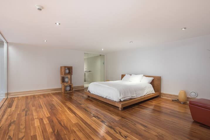 2 Floored Penthouse & Private Terrace Downtown gallery image 2