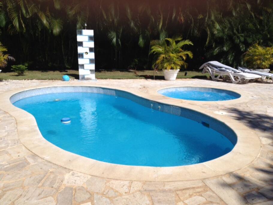 Piscina y Jacuzzi