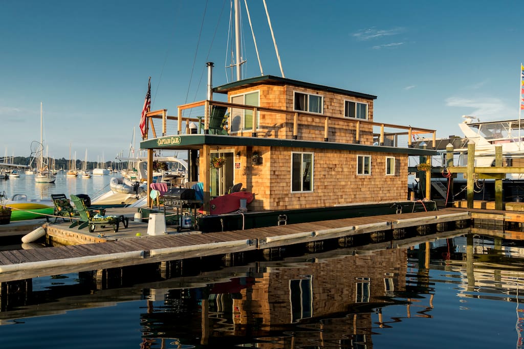 Casey's Houseboat "Capt. Carl" Houseboats for Rent in Newport