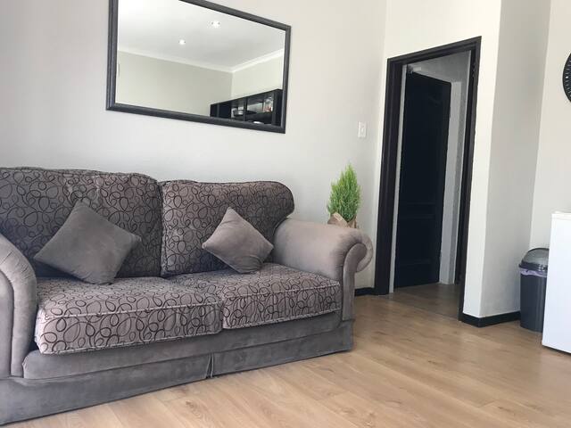 ★CAPE TOWN★ FAST internet 100Mb/s WiFi – sleep 4 gallery image 3