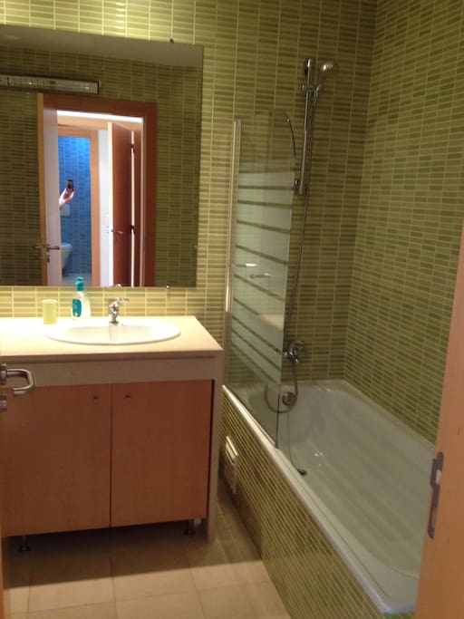 suite bathroom / casa de banho