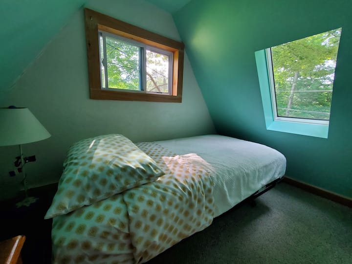 חדר שינה בקומה 2 עם תאום אחד