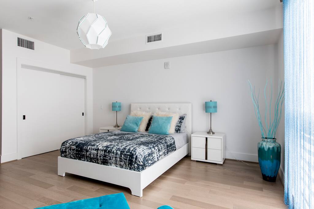 Bedroom with a queen sized bed