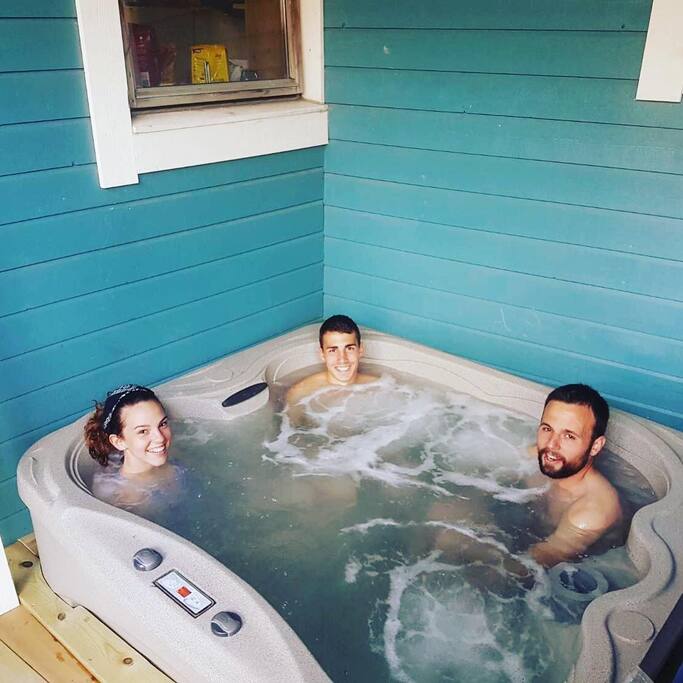 Free jacuzzi usage from 4 - 8 PM