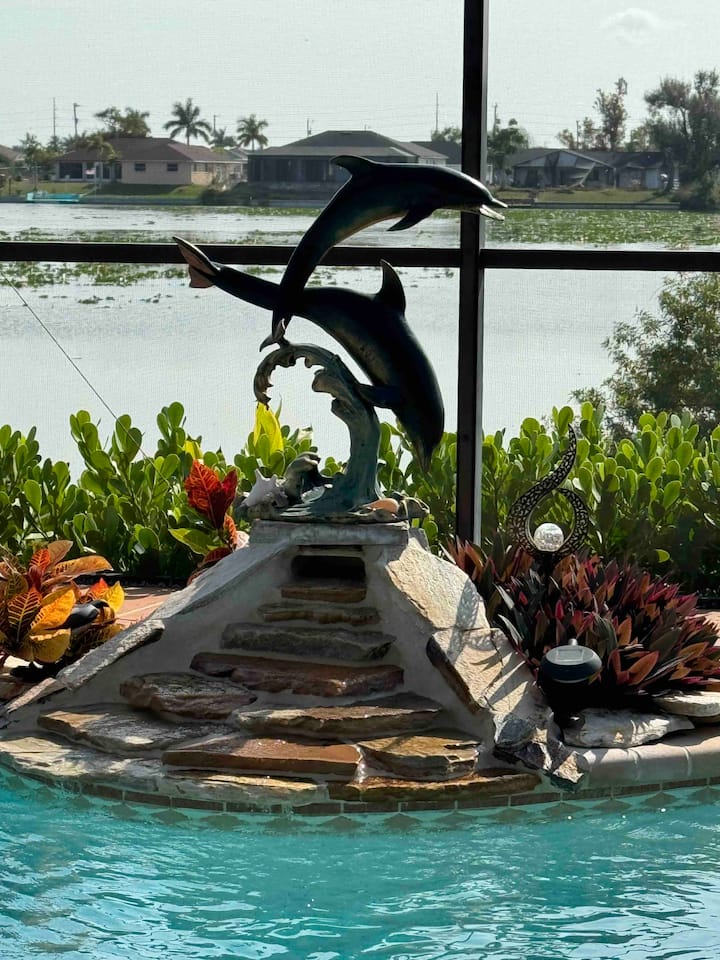 Beautiful Lake Front Pool Home - Cape Coral, FL