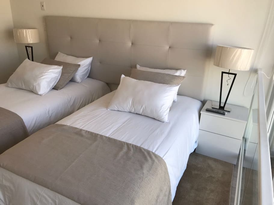 Bedroom 2: Twin Beds