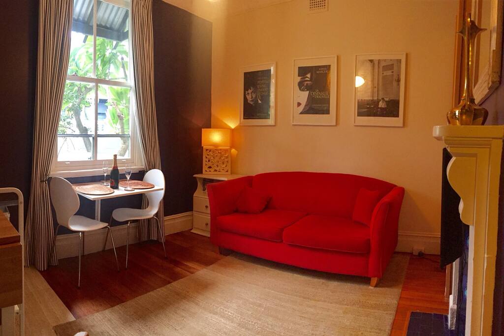 Eat-in lounge room.
