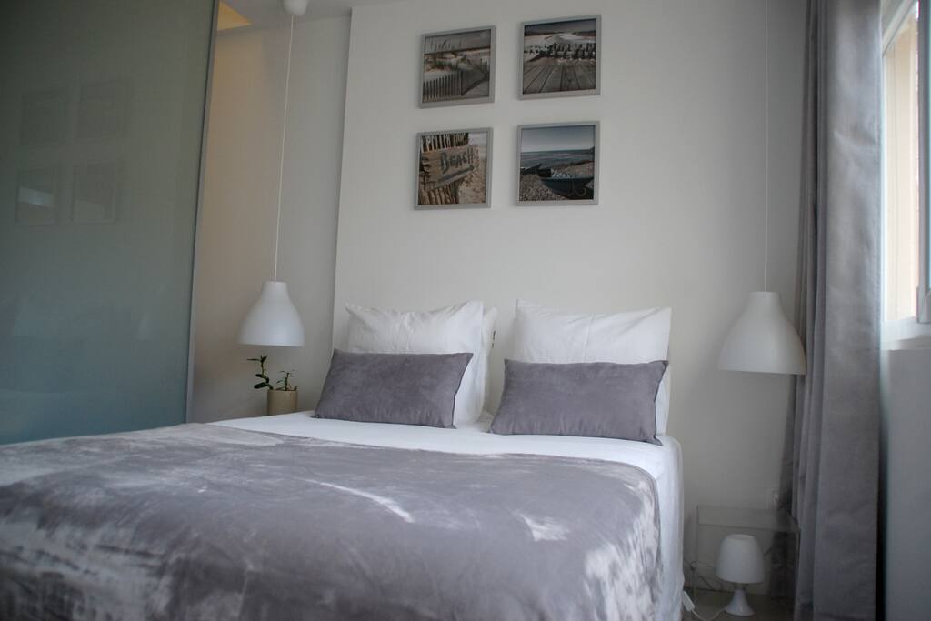 Couple bed
