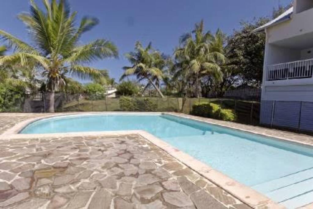 La piscine, après une randonnée, en famille ou amoureux. la nuit ou le matin.