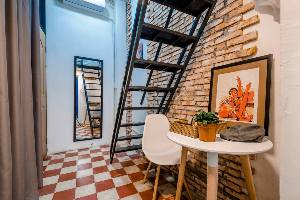 Original vintage tiles, and a little desk for work or dinner