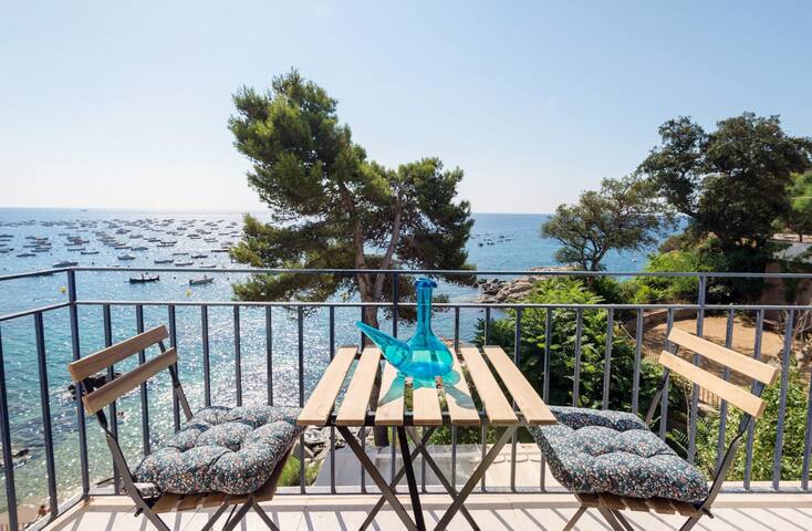 Precioso apartamento en primera línea de mar en Calella de Palafrugell gallery image 3