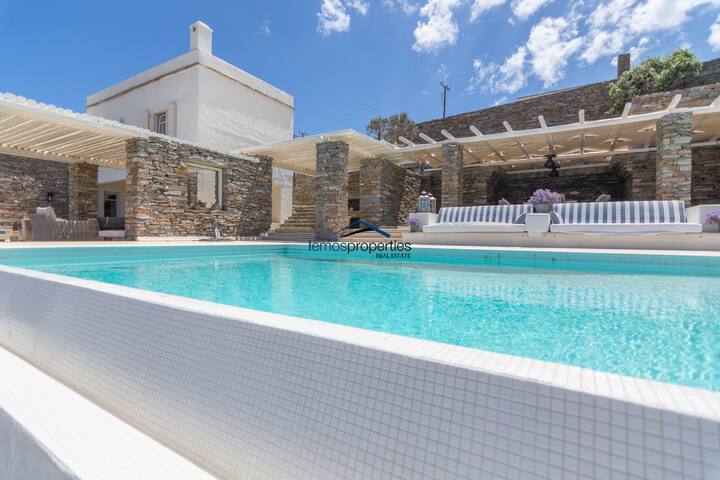 Luxurious stone villa with a swimming pool gallery image 5