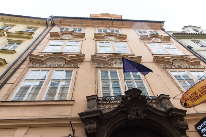 Beautiful flat, Charles bridge view, 3 bedrooms gallery image 3