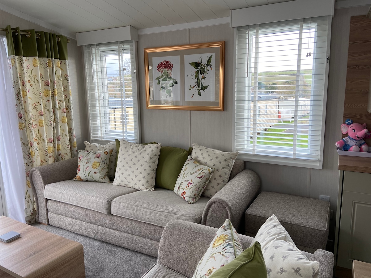 Popular Airbnb listing: Luxurious platinum holiday home in Weymouth