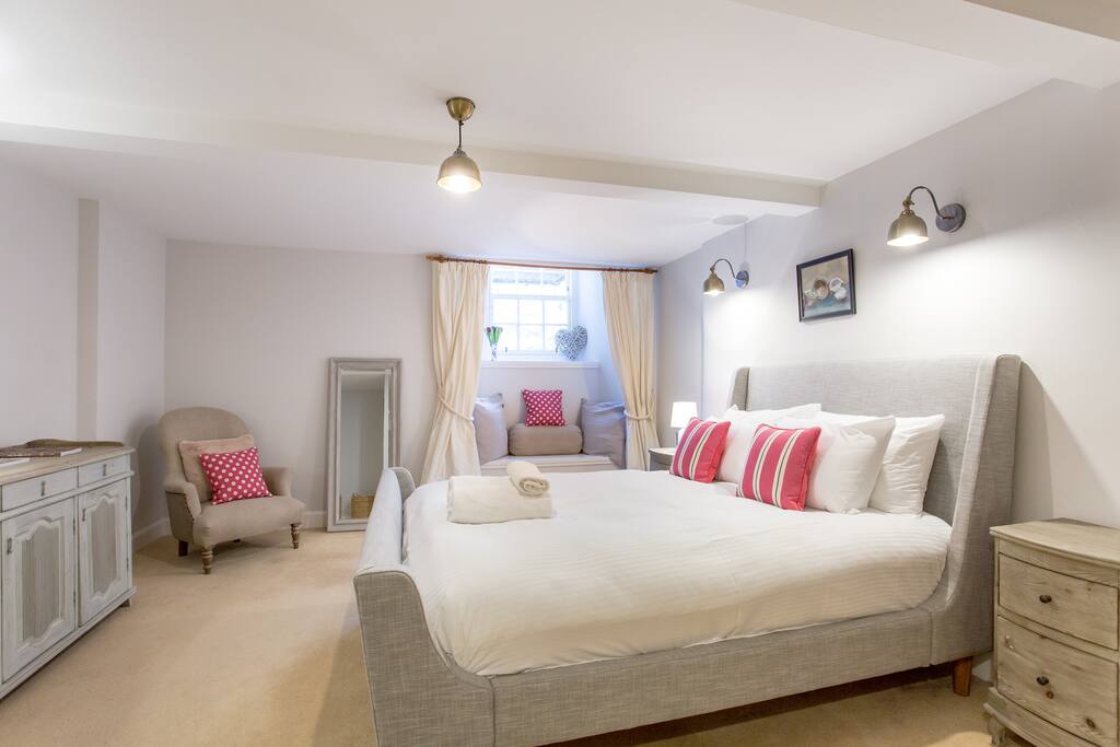 Master bedroom with Sleigh bed and luxury mattress