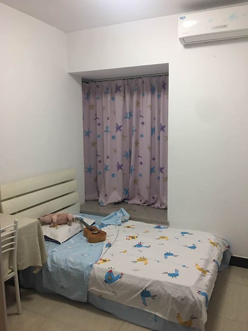 拉开窗帘有个小飘窗,空气对流赞