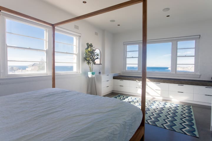 Bondi | Tamarama Penthouse | Ocean Views | AC