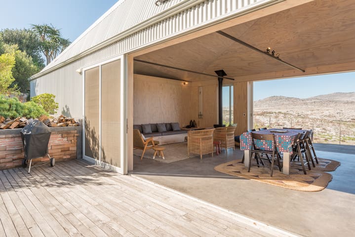 Chic & simple beach cabin on Cape Point Reserve