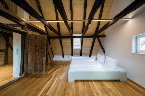 Suite Romantik-Ensuite Shower- Night Watchman