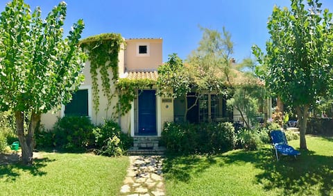 Villa Mantis, A family Villa with Pool and Gardens