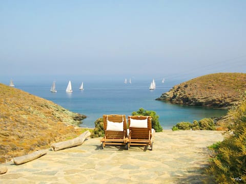 Popular Airbnb listing: Amelia: Beachfront relaxation as never experienced in Δήμος Κέας