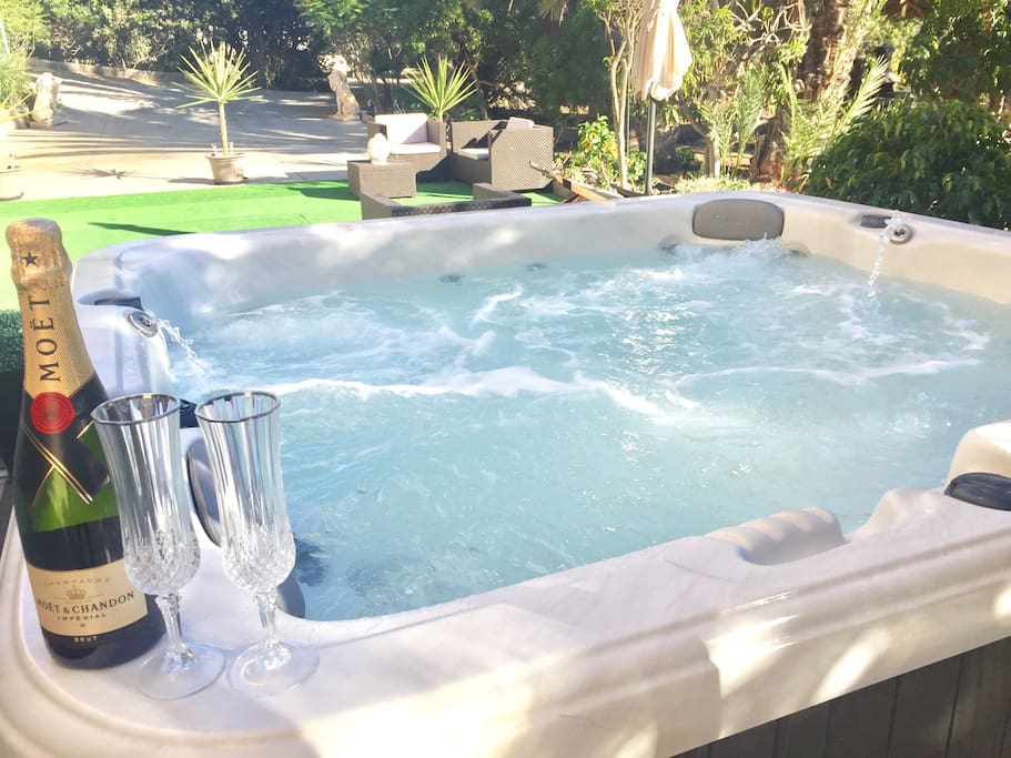 Treat yourself, you're on holiday. Hot Tub Jacuzzi and Champagne...PERFECT...!!!