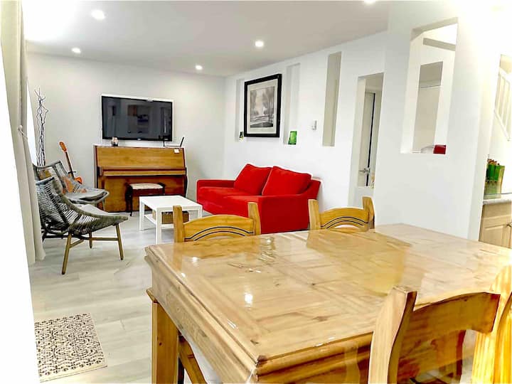 Entire bright & cozy home with free wifi & parking Houses for Rent in