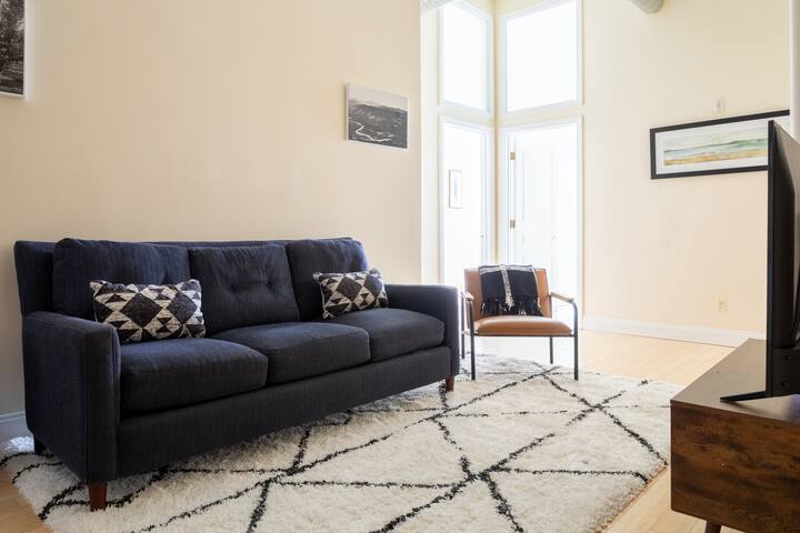 Downtown Xing | Lots of Light | Monthly Discounts gallery image 5