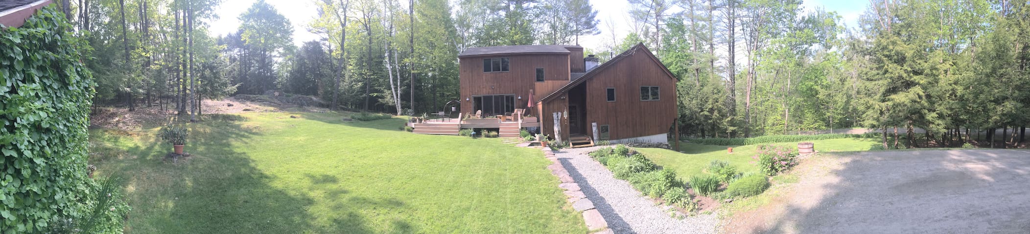 Quiet Norwich Contemporary Close To Hanover / DHMC