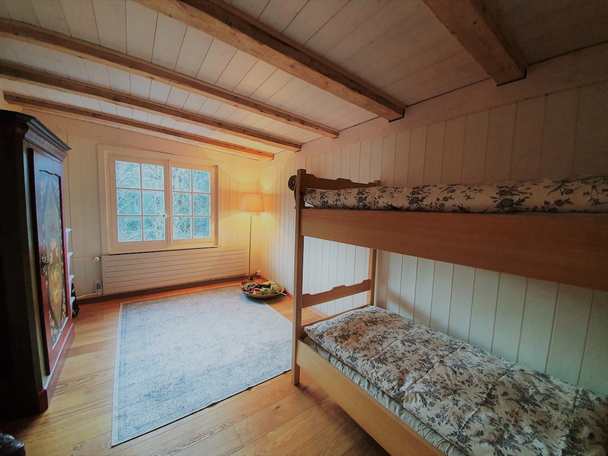 Dječji krevet i igraonica na prvom katu