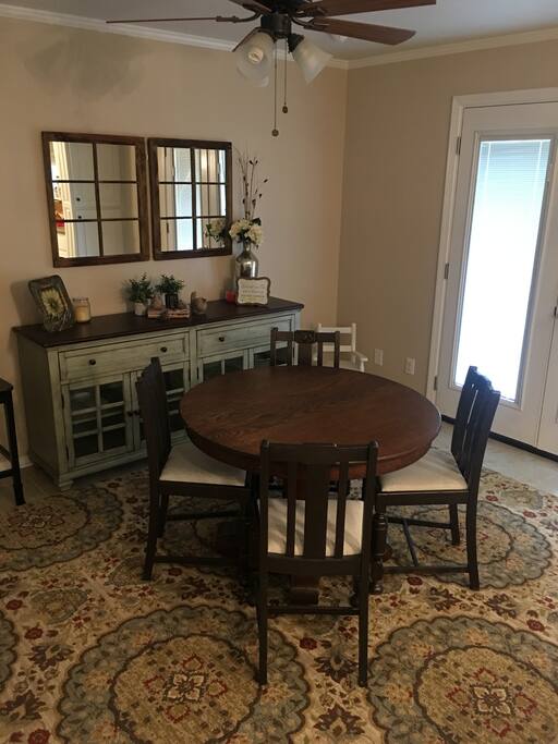 Cozy Dining