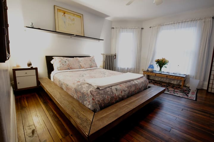 Welcoming craftsman house.