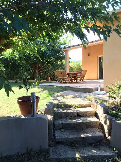 La terrasse et le jardin