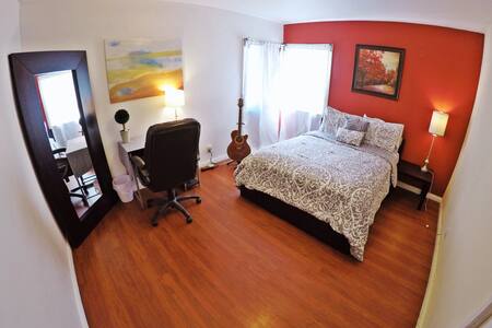 Private Room near Universal Studios...