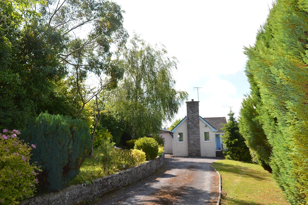 Secluded cottage in the beautiful village of Galmpton