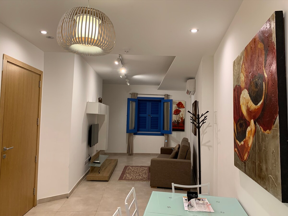 Sliema, Balluta Modern Apartment with outdoor yard