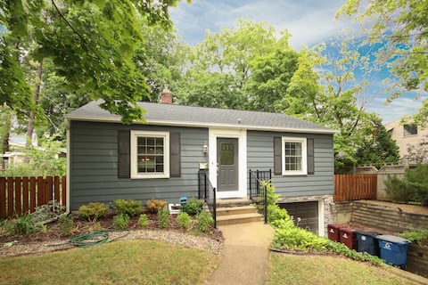 Football weekend 3-bedroom home close to downtown
