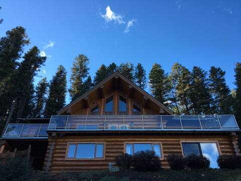 Beautiful Log Home with a View Private Suite