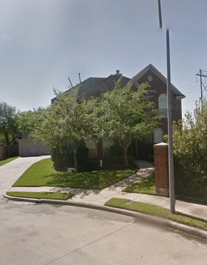 Awesome House With Plenty Space And Amenities. - Pearland, TX
