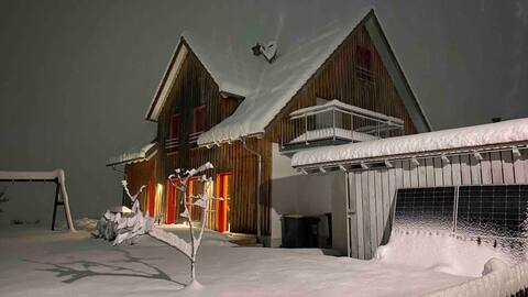 Luxury wooden house (150sqm/single-family house/garden)