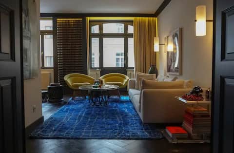Top performing Airbnb: 1200 sq ft Luxus Designer Apt in heart of Munich in Am Alten Südlichen Friedhof