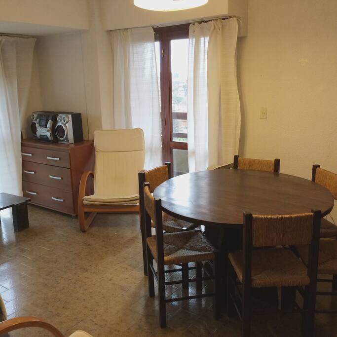Living con Balcón
