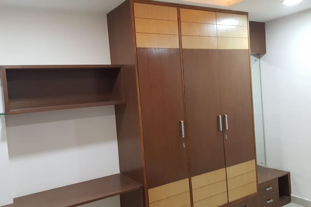 Wardrobe BR1