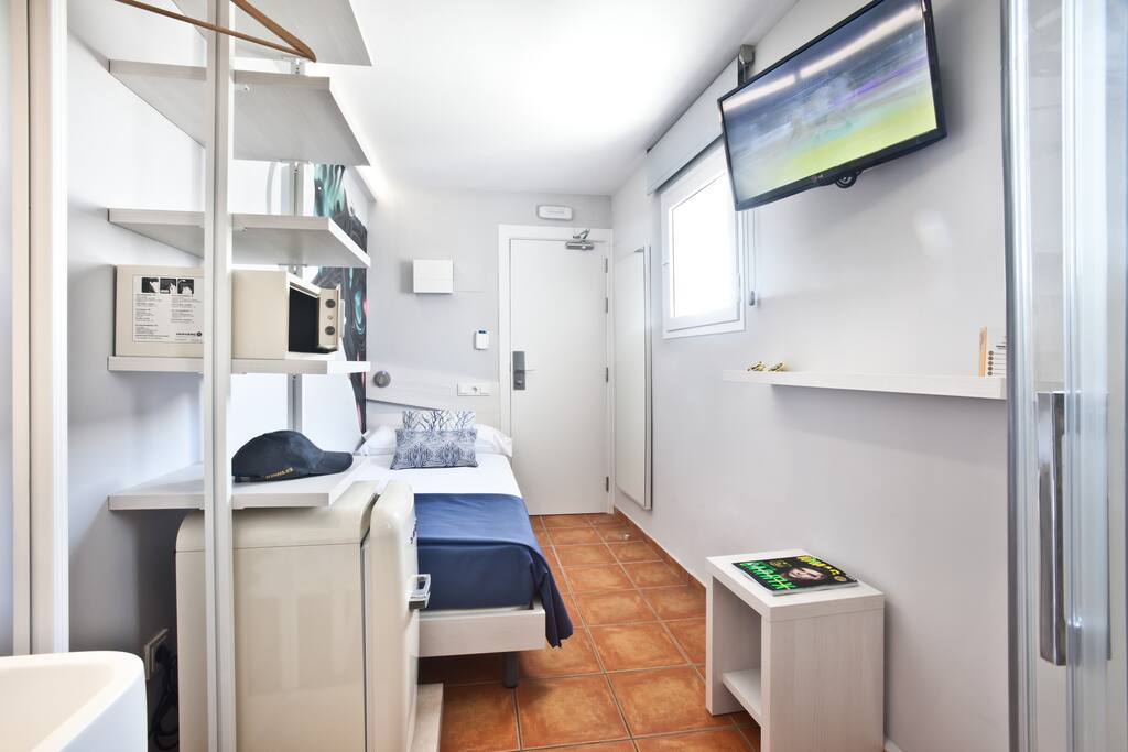 Premium Single Room 2