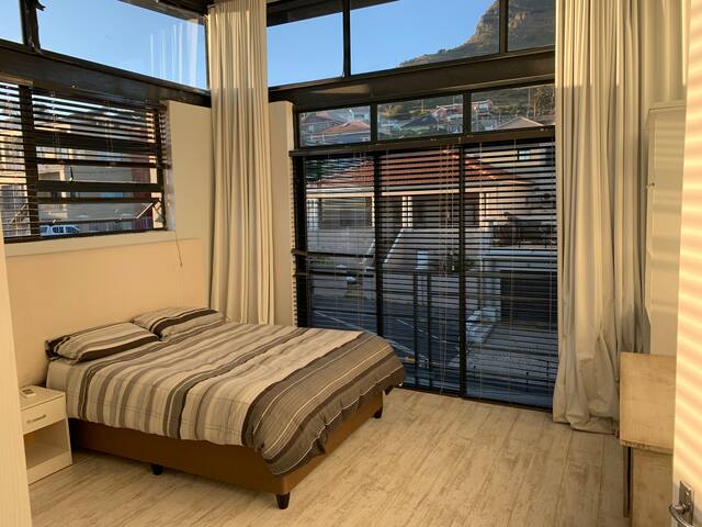 Cape Town Furnished 8 bedroom house gallery image 5